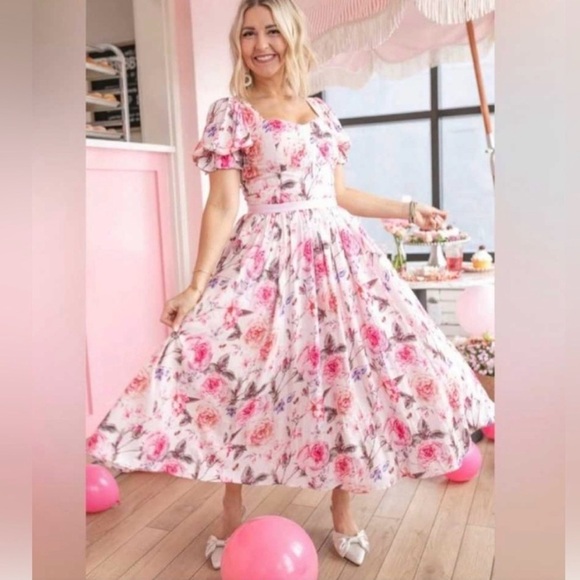Ivy City Co Dresses & Skirts - Ivy City Co Pink Floral Midi Dress
